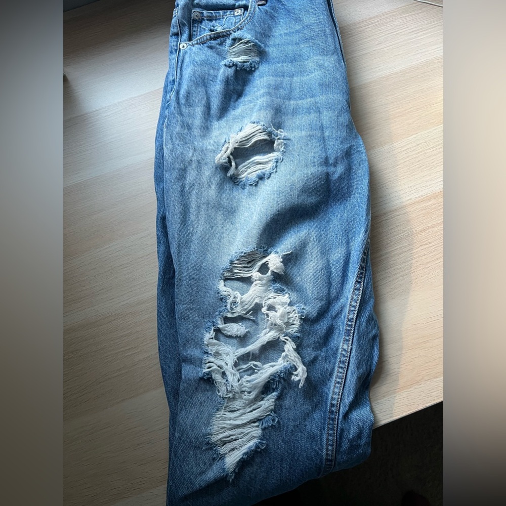 Women’s ripped jeans